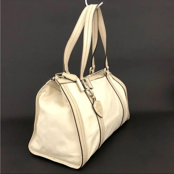 Gucci Duchessa Leather Boston Bag Cream Bow Crest Charm Top Handle. (COA). - Picture 6 of 15